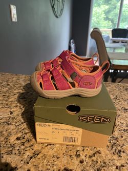 Keen Water Sandal Size 7 Toddler