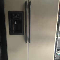 GE Side By Side Fridge 