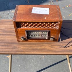 Wood table radio