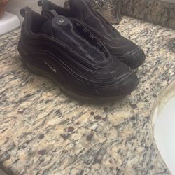 Nike Air max Black Size 6y