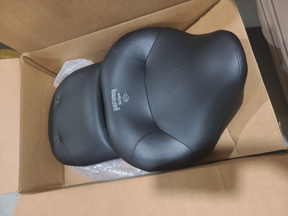 HARLEY-DAVIDSON GENUINE ROAD ZEPPELIN AIR SEAT (contact info removed)1 and Harness Kit (contact info removed)9A.