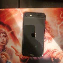 The Model Is Iphone Se 2 Brand new No Scratches Come With Phone Case And A Cable