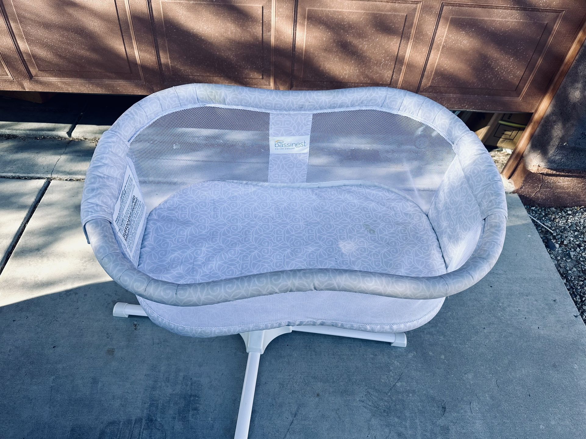 HALO BassiNest Swivel Sleeper