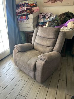 Gray Recliner Chair Good Condition $30