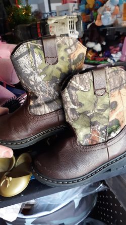 Size 7 camo boots