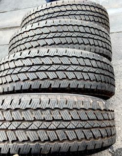 Set 255/70-18 Bridgestone con el 80% de Vida