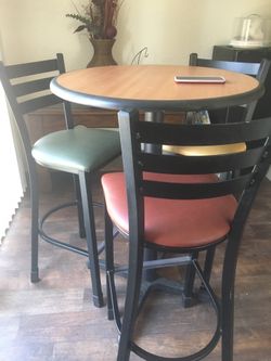 Pub table 3chair
