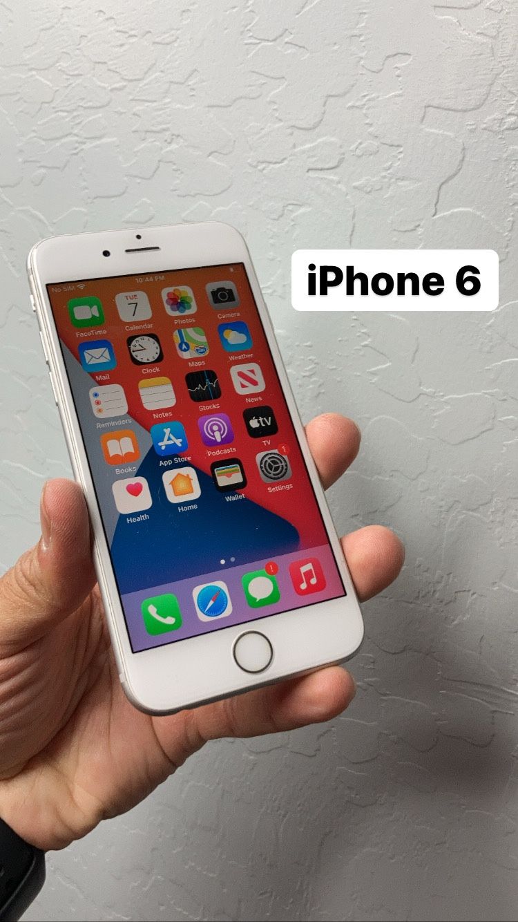 iPhone 6. Like New And Unlocked! No Tax