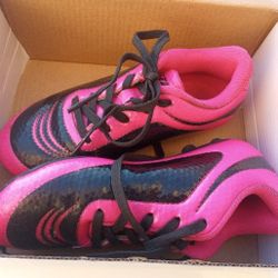 Vozari Pink girls soccer Shoes 11C Worn Twice