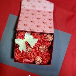 Xoxo Box With Red Roses And Chocolates 