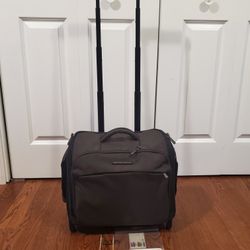 Briggs & Riley TUC 115-8 Nylon 14” Rolling green/Gray cabin Carry-On Travel Bag like new condition