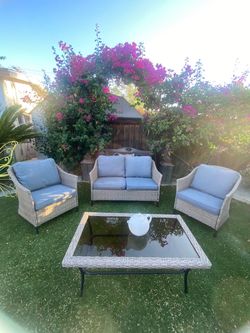 4-Piece Wicker Outdoor Patio Furniture Set