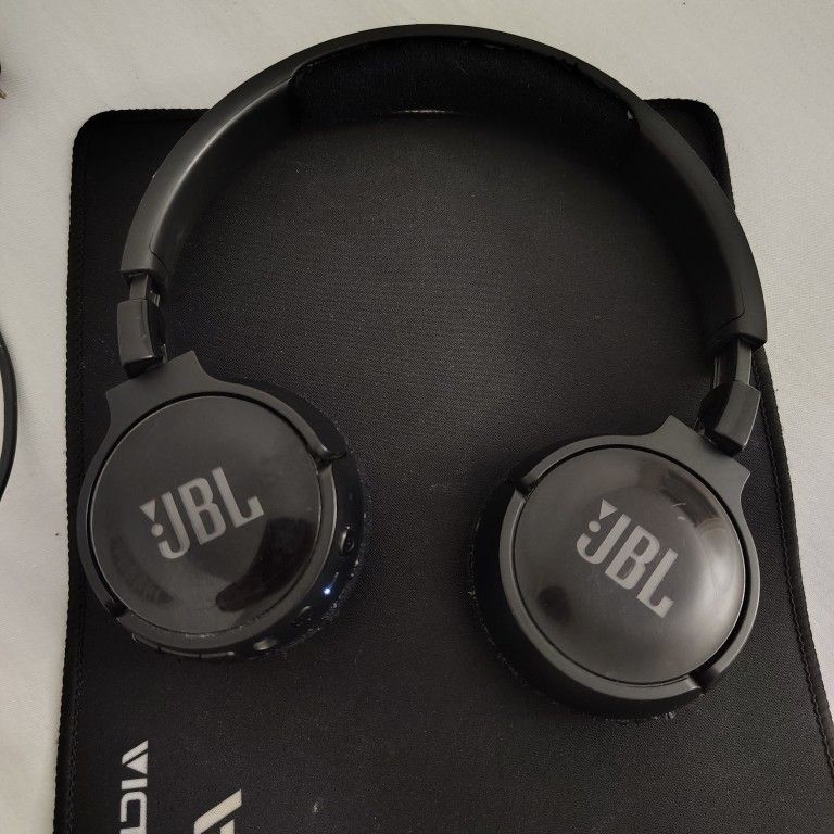 JBL TUNE600BTNC active noise-cancelling wireless on-ear headphones