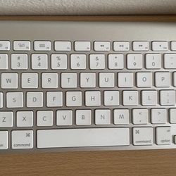 Apple Wireless Keyboard with bluetoth silver 