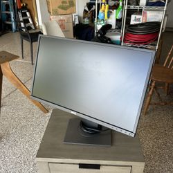 Dell 24” LED Monitor – Adjustable Stand + Power Cord Included