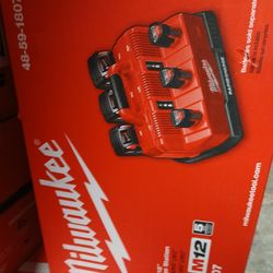 Milwaukee new rapid charger 18M 12M - no Battery
