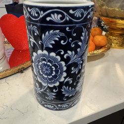 Pier 1 Imports porcelain floral utensil holder.