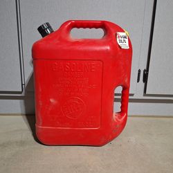Blitz 6gal gas can
