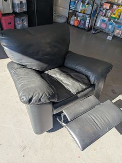 Arizona Leather Swivel Rocker Recliner