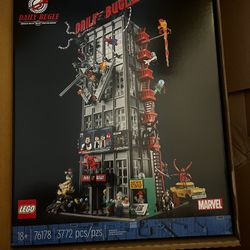 MARVEL LEGO COLLECTIBLE SET 