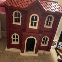 Children’s Doll House NEED GONE BY 6/27