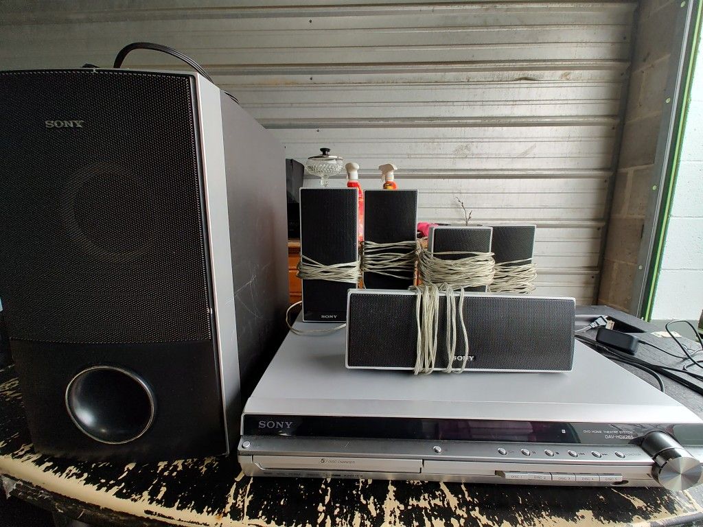 DVD Home Theater System DAV-HDX265 W/ Subwoofer and speaker system