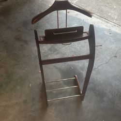 Clothes Solo Closet Display Rack / hutch 