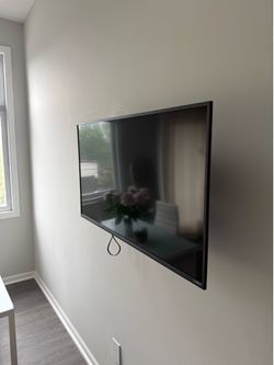 40 inch tv (barely used) and wall mounter