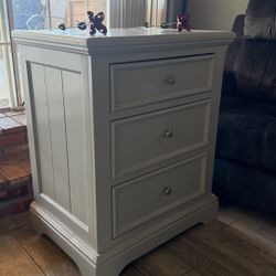 dresser (hard wood)