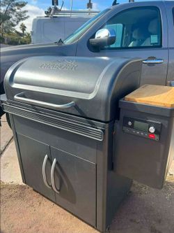 TRAEGER SILVERTON XL PELLET GRILL SMOKER WITH WIFI TECHNOLOGY USED WORKS GREAT