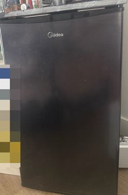 "Mini Fridge / Small Refrigerator - Good Condition"