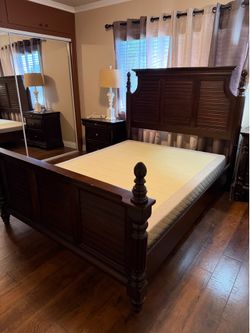 Queen wood bedroom set