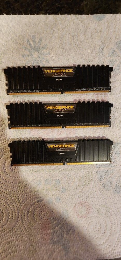 Corsair Vengeance LPX DDR4 3x8gb Ram