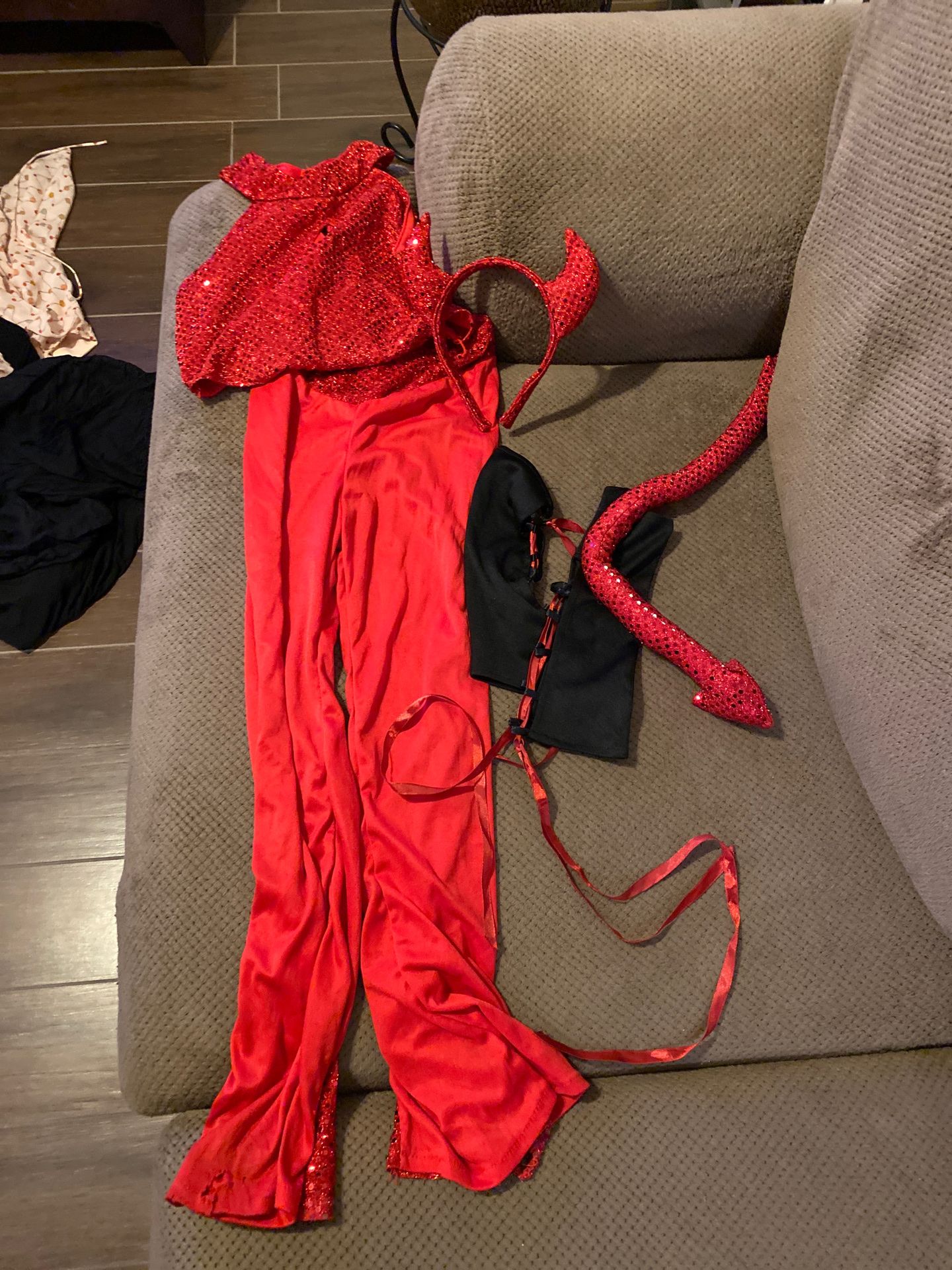 Children’s devil costume size 8-10