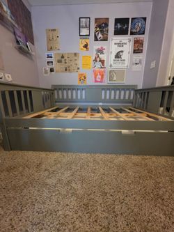 Full Size Day Bed with Trundle