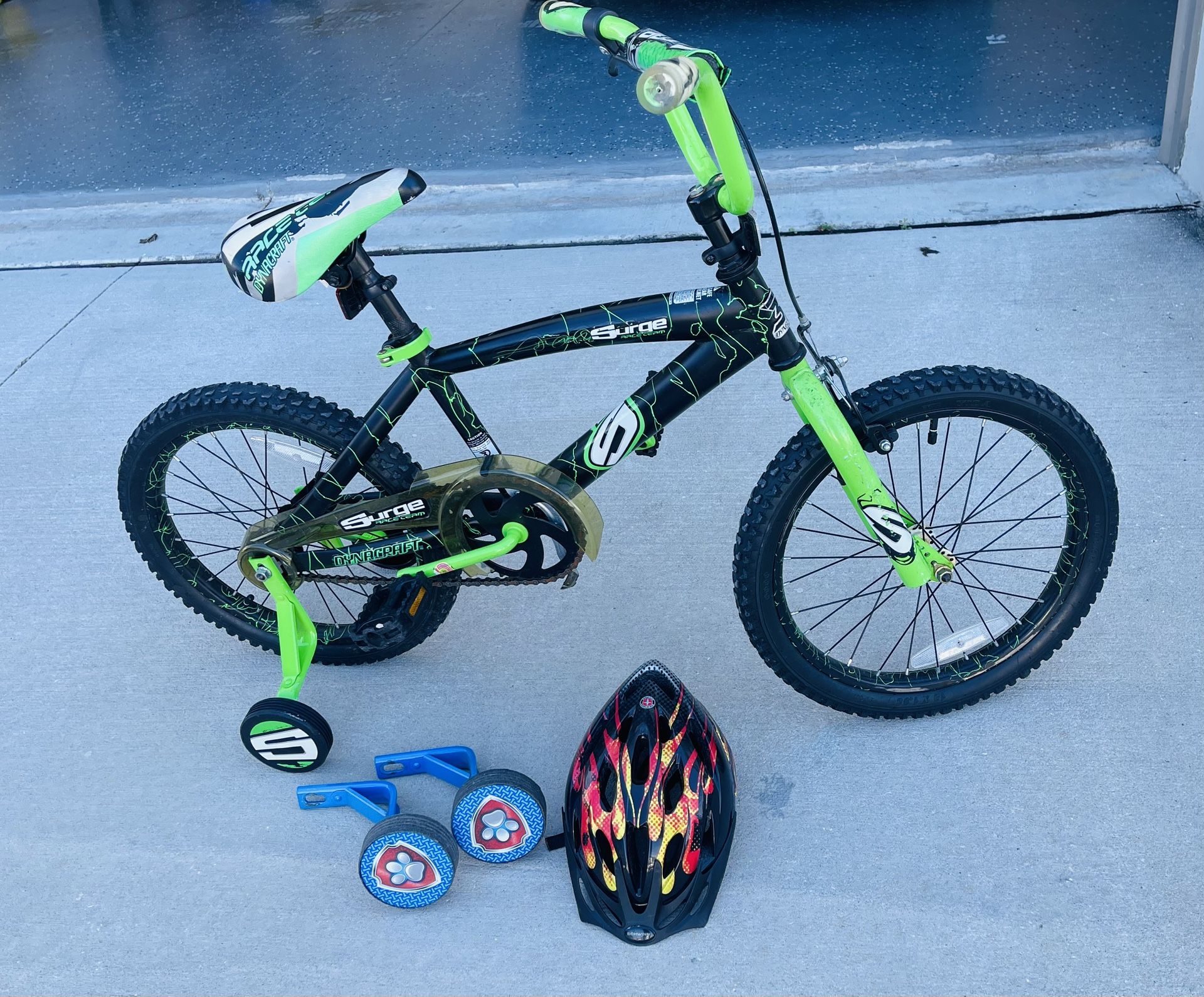 Surge Kids Bike + Free Helmet and Extra Side Wheels