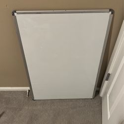 Hangable white board 