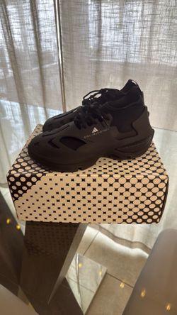 Size 8.5 Adidas (Stella McCartney) WORN 1 TIME