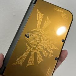 New Nintendo 3DS XL Hyrule Edition Top IPS Screen