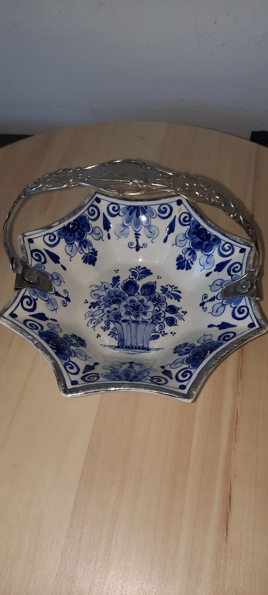 V.K. DELFTS Signed Blue & White Hand Painted Handled 5.5" Bon-Bon Trinket Dish