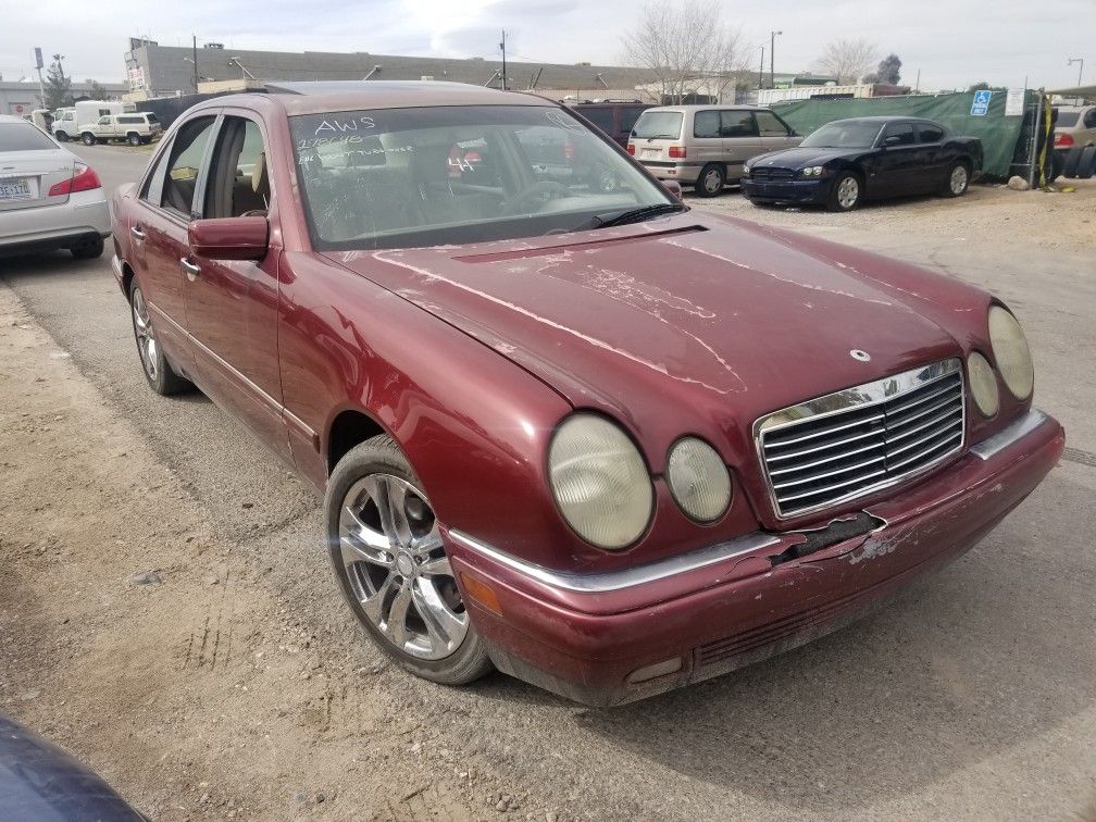 Parting out 1998 Mercedes E320