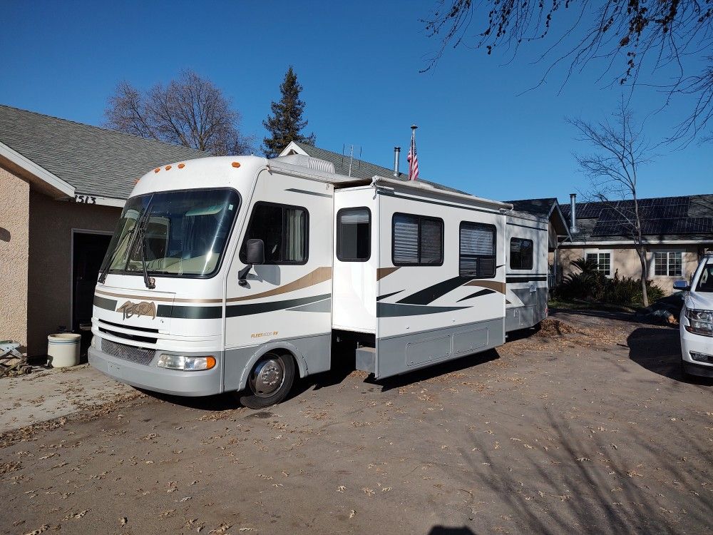2004 Price reduction Motorhome Fleetwood Terra Class A,31 feet,GM 8.1 vortex engine,GM Workhorse Chassis,unit very clean,38 k miles everything works as it should Class A