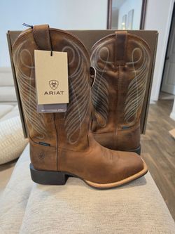 New Women's Ariat Boots Size 9.5 wide.  Waterproof