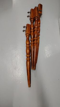 Wooden extendable table