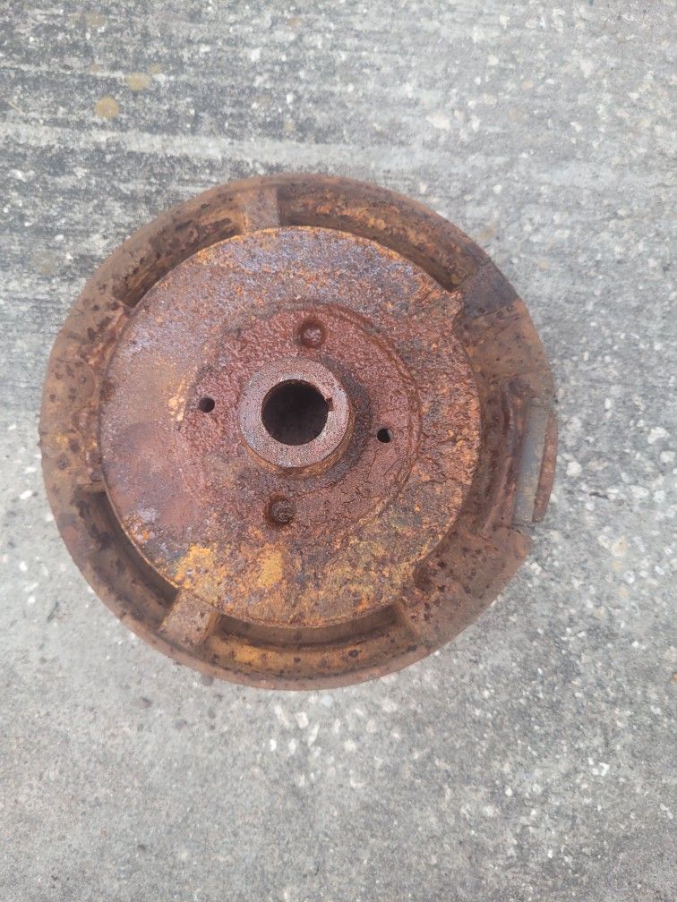 ((READ AD))((FLYWHEEL Single Briggs)) Riding Mower
