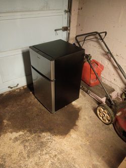 Mini fridge