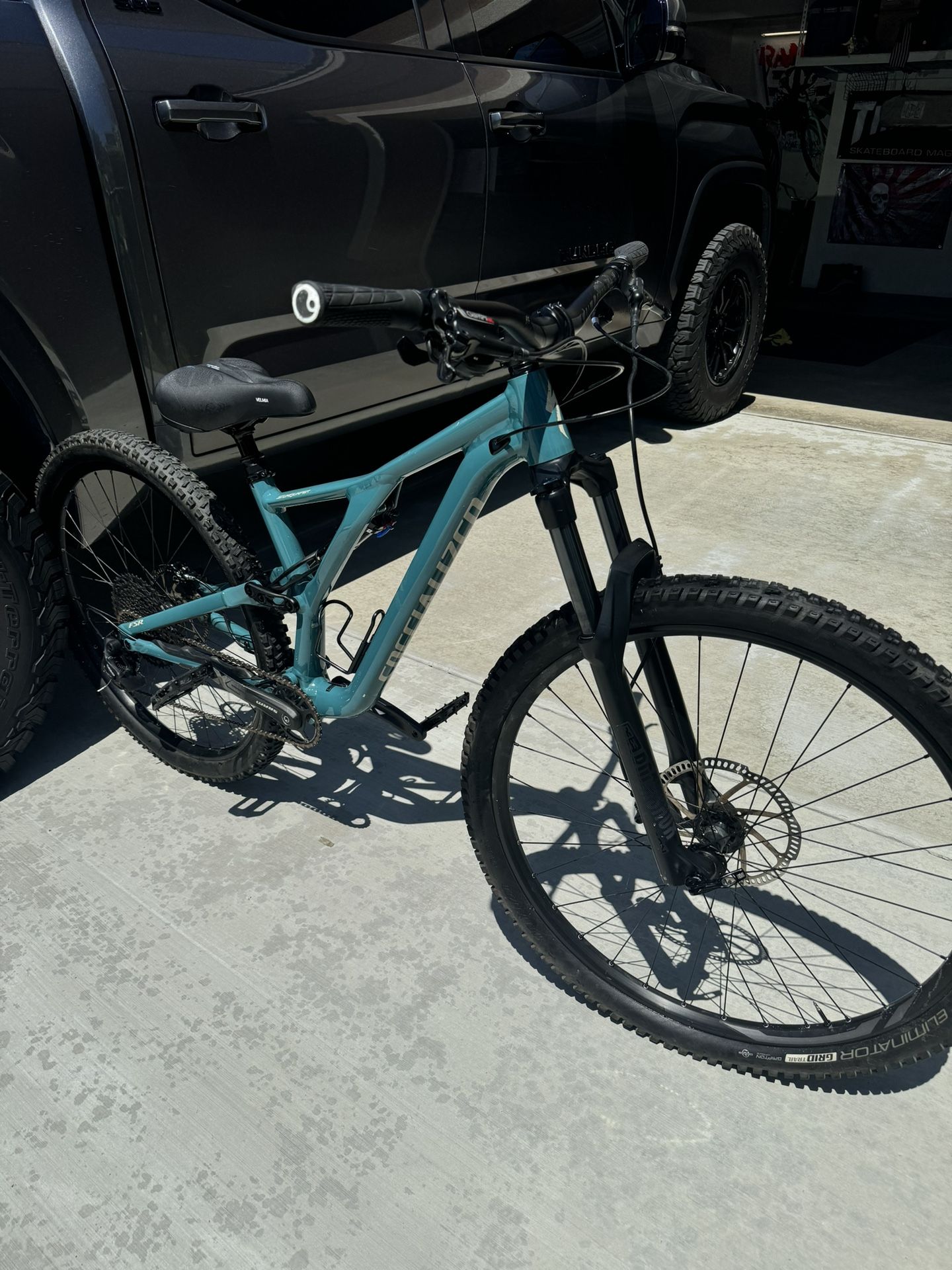 Mountain Bike Specialized Stump Jumper Medium Size Bad Ass!!!