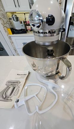 KitchenAid Mixer Artisan® Series 5 Quart Tilt-Head Stand Mixer -KSM150PSMH