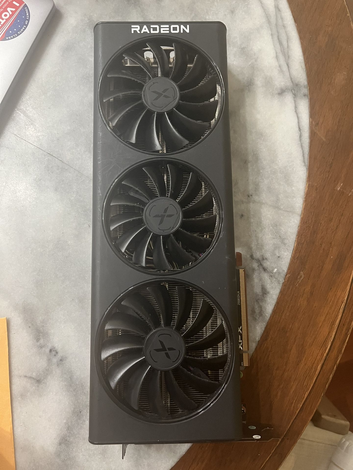 AMD XFX SWFT - 16gb -  Rx   (with Coolermaster ARgb GPU Stand