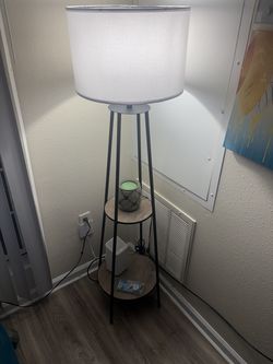 Corner llamo with stands